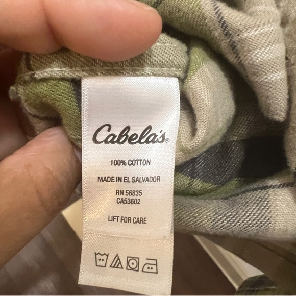 Cabelas Green & Cream plaid flannel Long sleeve shirt Medium - Picture 4 of 6